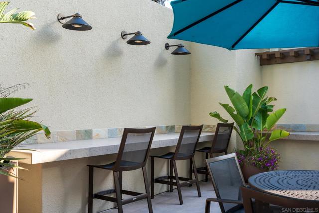 939 Coast Blvd, La Jolla CA: https://media.crmls.org/mediaz/414bd487-fbd9-4ca8-9f15-23b23938b81b.jpg