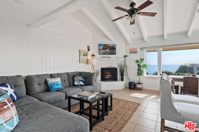 22609 Pacific Coast Highway, Malibu CA: https://media.crmls.org/mediaz/414bebe2-6ba5-4bba-8d7f-6e05f1d4902d.jpg