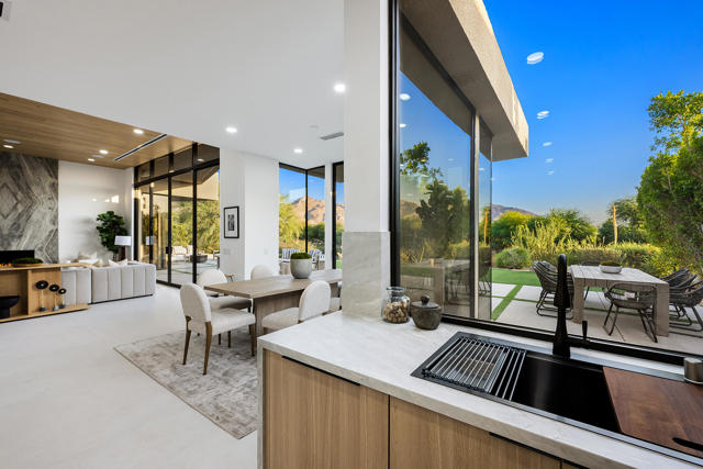 137 Kiva Drive Drive, Palm Desert CA: https://media.crmls.org/mediaz/414c170d-5102-41e9-85e2-ff956d4a00be.jpg