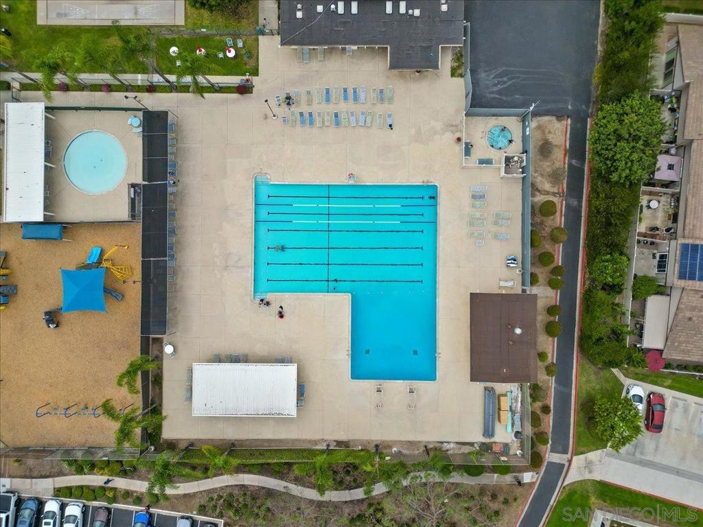https://media.crmls.org/mediaz/414c4650-d101-42b7-8c0e-40f4f0f5827d.jpg?preset=X-Large