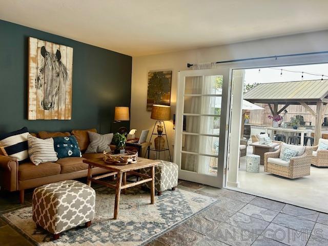 3275 Maezel Ln, Carlsbad CA: https://media.crmls.org/mediaz/414c61c4-1f8d-4b28-862f-ed6c60242eb6.jpg