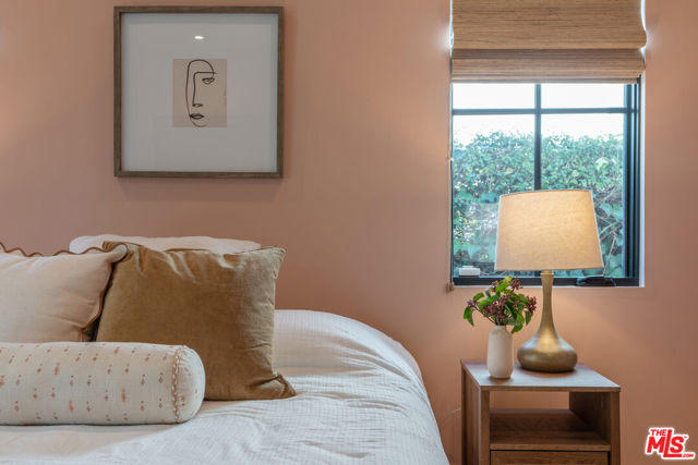 1280 S Sycamore Avenue, Los Angeles CA: https://media.crmls.org/mediaz/414cbc05-24f0-4786-b368-c78f7de8db60.jpg