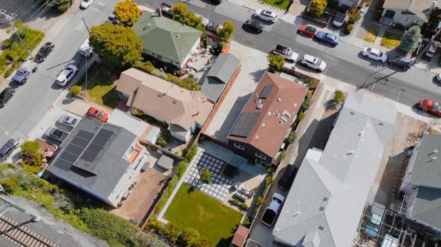 212 Ramona Street, San Mateo CA: https://media.crmls.org/mediaz/414cde31-29be-4a27-84ab-a6e01a1221bb.jpg