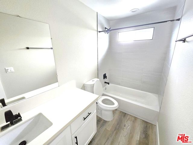 2516 Malabar Street, Los Angeles CA: https://media.crmls.org/mediaz/414d4677-fdd1-49cd-a003-74450660b078.jpg