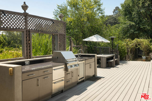 8805 Lookout Mountain Avenue, Los Angeles CA: https://media.crmls.org/mediaz/414d8cc0-13bb-4117-9576-bd965e13d257.jpg