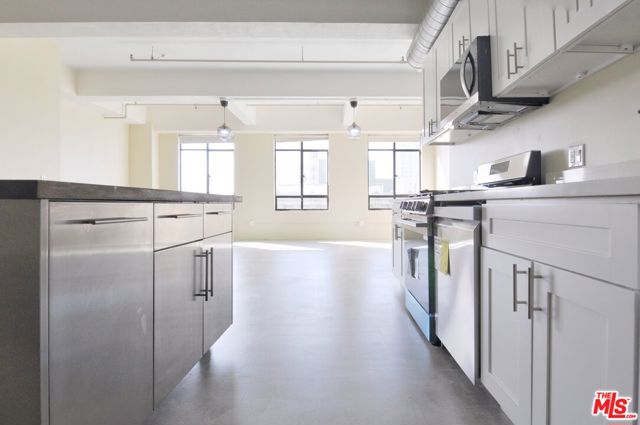 849 S Broadway, Los Angeles CA: https://media.crmls.org/mediaz/414dfa45-0a52-4eae-9f3f-42723616042c.jpg