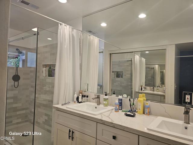 5222 Haskell Street, La Canada Flintridge CA: https://media.crmls.org/mediaz/414e3005-15f2-4173-95ba-f87f6f75477e.jpg