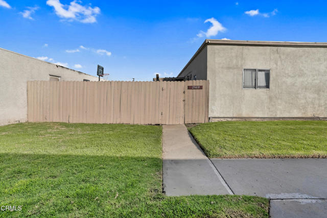 2941 W Hemlock Street, Oxnard CA: https://media.crmls.org/mediaz/414e5d6d-d5ca-41e5-a8a7-e83035e10503.jpg