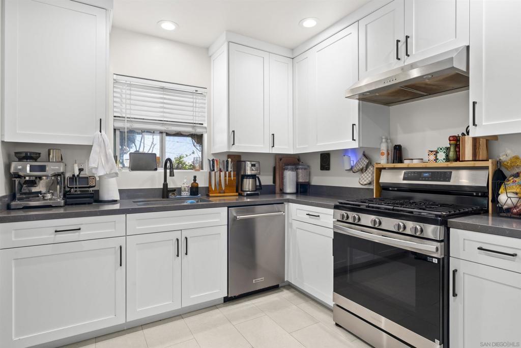 3327 41st St - photo 8