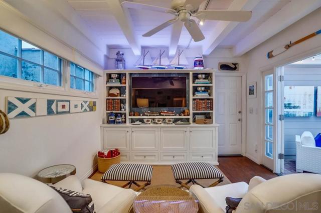 75 Corinthian Walk, Long Beach CA: https://media.crmls.org/mediaz/414ef7c9-4c62-4323-8b4a-5d90b20f4602.jpg
