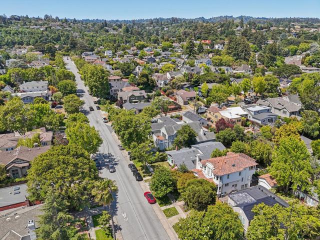 2404 Hillside Drive, Burlingame CA: https://media.crmls.org/mediaz/414fa787-0f06-4d60-b5ad-e65274247cfa.jpg