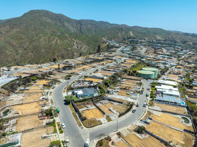 18449 Kingsport Drive, Malibu CA: https://media.crmls.org/mediaz/414fe111-bcf0-48c0-9964-2a790a1ae36e.jpg