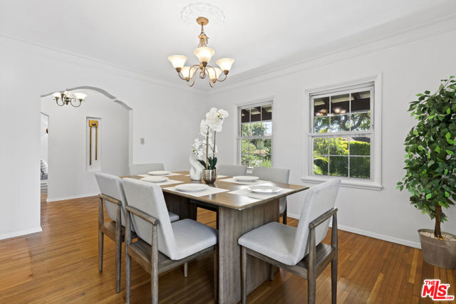 1335 S Sierra Bonita Avenue, Los Angeles CA: https://media.crmls.org/mediaz/414feca1-099b-4e00-8fc9-803ed6d98067.jpg