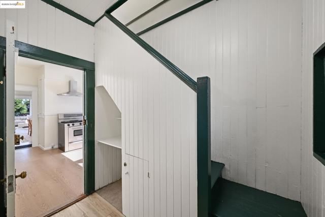 806 54Th St, Oakland CA: https://media.crmls.org/mediaz/414ff5c5-55a0-43b5-8231-f0c917fe9f21.jpg