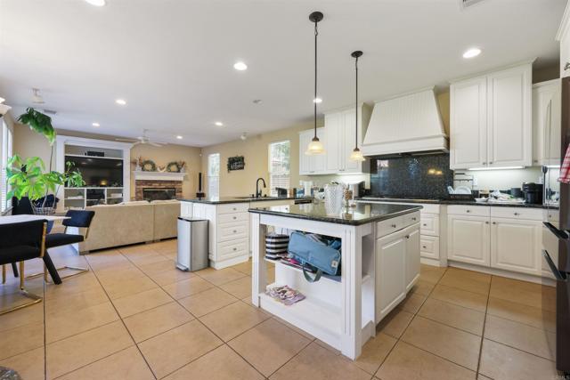 Detail Gallery Image 5 of 34 For 8368 Entreken Way, San Diego,  CA 92129 - 4 Beds | 4 Baths