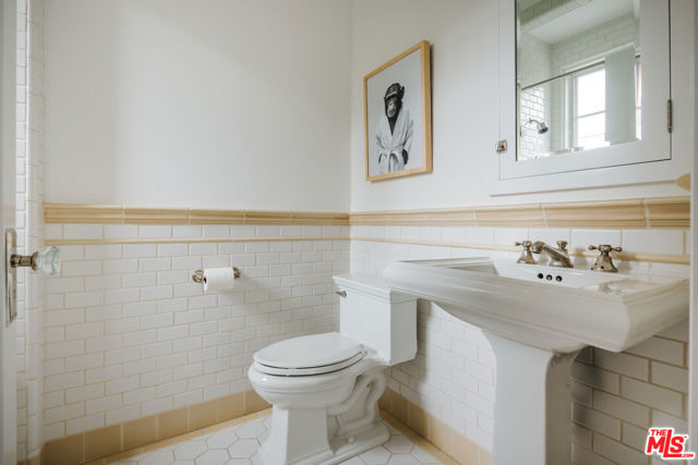 800 GREENTREE Road, Pacific Palisades CA: https://media.crmls.org/mediaz/41506c2c-2302-47f4-90b3-e373281c4243.jpg