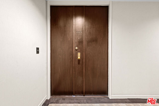 10750 Wilshire Boulevard, Los Angeles CA: https://media.crmls.org/mediaz/4151403f-2e6a-496b-b987-7ce2d181ed28.jpg