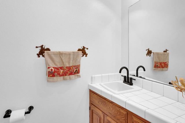 70500 Bradley Lockwood Road, Lockwood CA: https://media.crmls.org/mediaz/41516754-aec7-4da4-b02e-a6bb6b3195e3.jpg