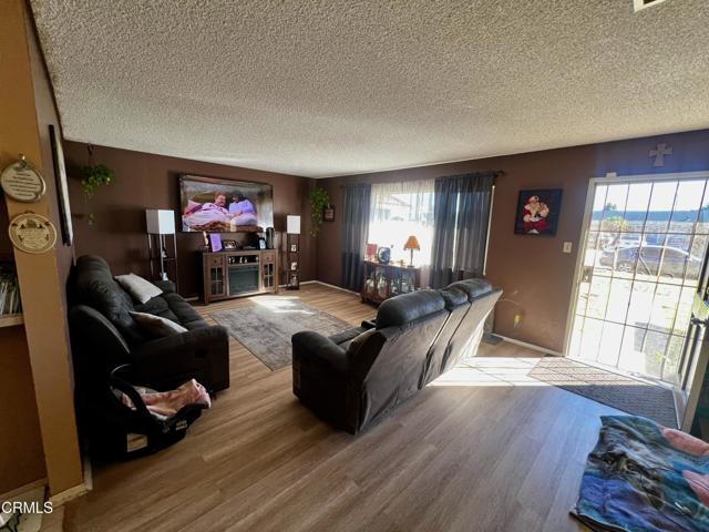 Detail Gallery Image 5 of 13 For 4811 S G St, Oxnard,  CA 93033 - 3 Beds | 2 Baths