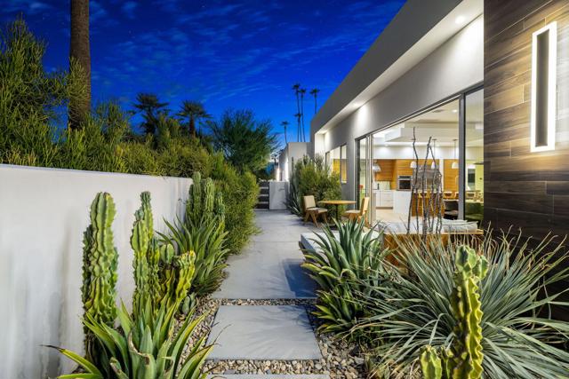 75690 Fairway Drive, Indian Wells CA: https://media.crmls.org/mediaz/41517c33-8078-4301-ae53-bff585db30ff.jpg