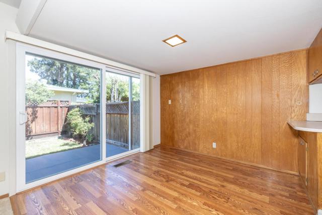 1648 Oak Avenue, Redwood City CA: https://media.crmls.org/mediaz/4151c4ca-bc3a-48c1-bda3-0d7b683b6d3d.jpg