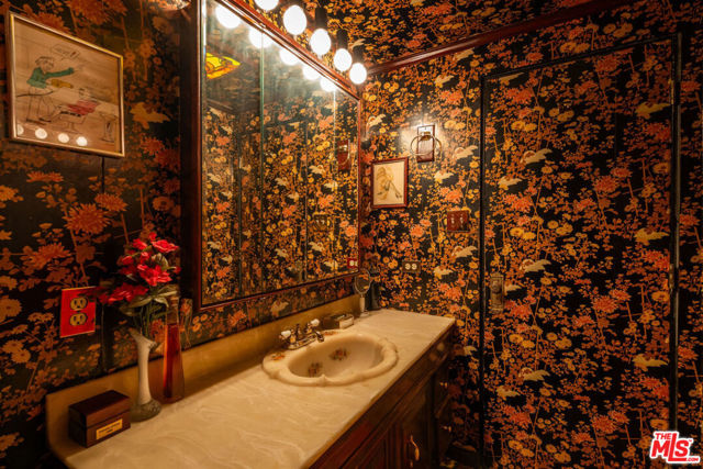 8787 Shoreham Drive, West Hollywood CA: https://media.crmls.org/mediaz/4151cb7c-d0c3-4b4f-bbe2-9ad56a50e7a4.jpg