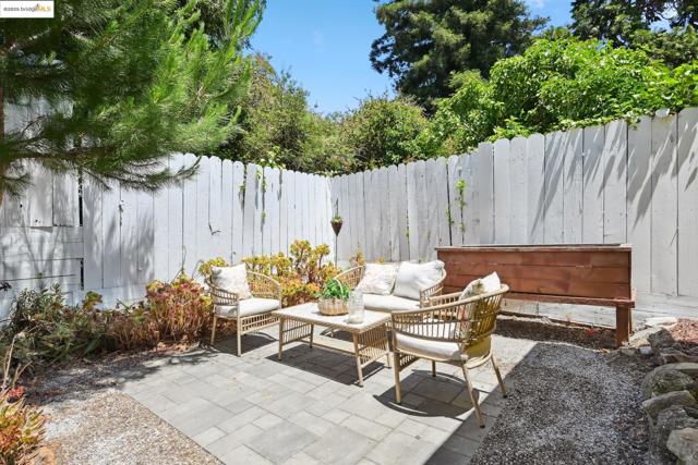 3316 Coolidge Ave, Oakland CA: https://media.crmls.org/mediaz/4151f5d1-2859-4b58-b50a-35e354e354ed.jpg