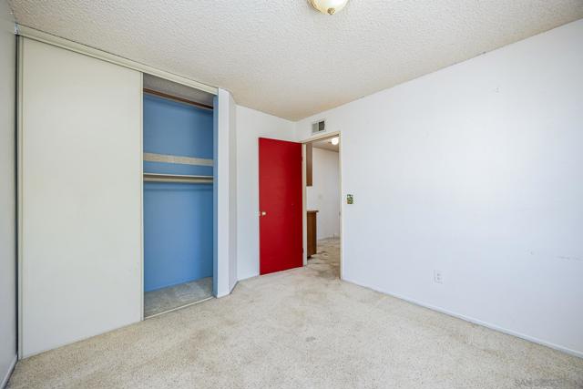 10129 E Glendon Cir, Santee CA: https://media.crmls.org/mediaz/415258e0-e107-463d-b6b6-4c3d35377688.jpg