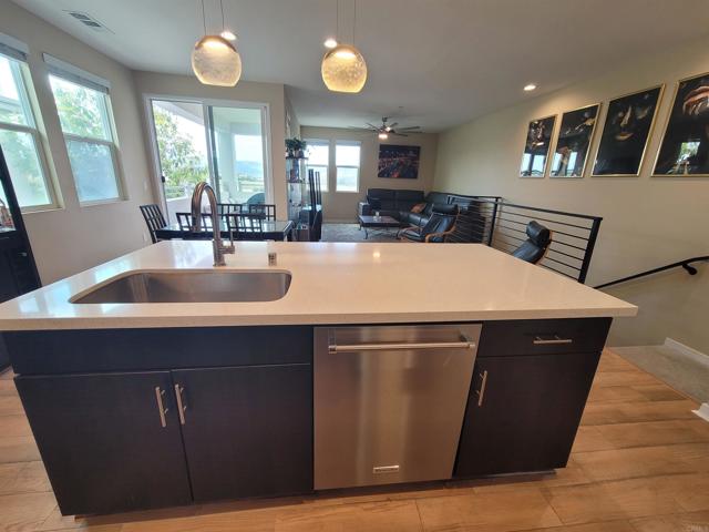 Detail Gallery Image 2 of 61 For 2072 Tango Loop #2,  Chula Vista,  CA 91915 - 4 Beds | 3 Baths