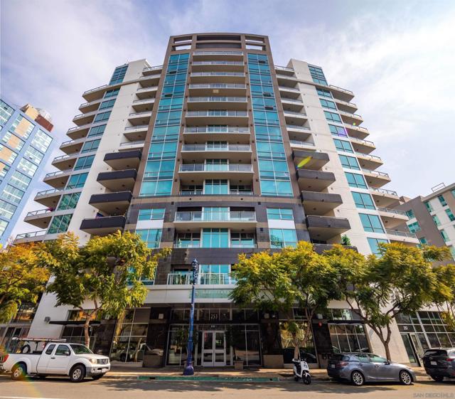 253 10Th Ave, San Diego CA: https://media.crmls.org/mediaz/4153dbfb-35c9-472a-b3c8-45b6489b48c6.jpg