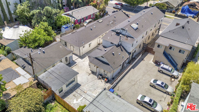560 N Virgil Avenue, Los Angeles CA: https://media.crmls.org/mediaz/4154036e-a578-410b-9d39-c125bcf2e99a.jpg