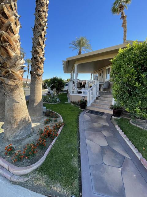 81620 Avenue 49, Indio CA: https://media.crmls.org/mediaz/41546d8f-d457-4792-8162-f556656dfe34.jpg