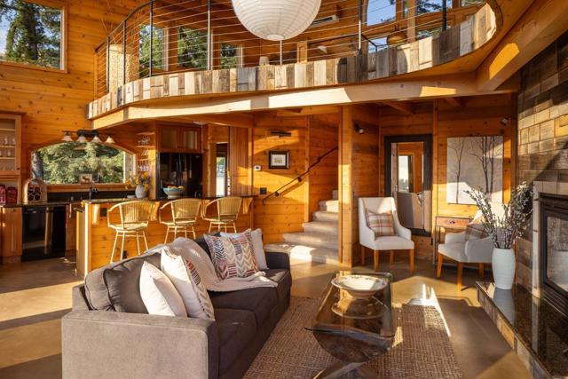 47600 Coast Ridge Road, Big Sur CA: https://media.crmls.org/mediaz/4154890e-9bd0-40d5-8619-8c6f33810148.jpg