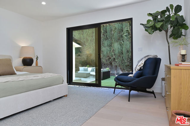 15431 Milbank Street, Encino CA: https://media.crmls.org/mediaz/4154dfa1-7cac-4ca6-b253-0fbbeaea5c00.jpg