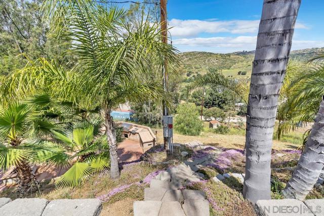 22318 Casa De Carol, Ramona CA: https://media.crmls.org/mediaz/4154fbde-09d4-41c3-85b4-1e66543963c6.jpg