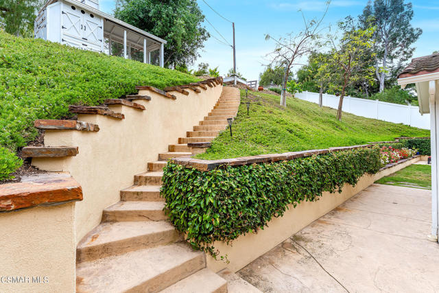 566 Rancho Road, Thousand Oaks CA: https://media.crmls.org/mediaz/41553461-dd52-43aa-9873-916a3032894c.jpg