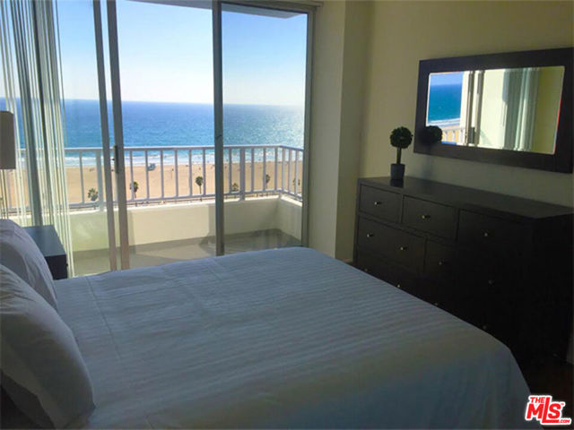 2800 Neilson Way, Santa Monica CA: https://media.crmls.org/mediaz/41555b30-e55f-476a-a3bf-b4694a97c52c.jpg