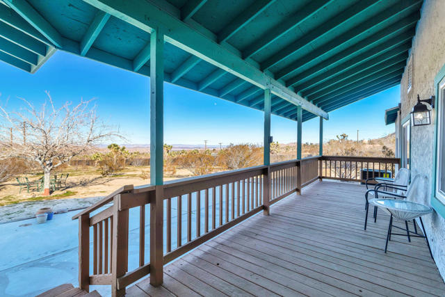 59800 Onaga Trail, Joshua Tree CA: https://media.crmls.org/mediaz/41556149-48c2-48c8-b2cf-dcc506371550.jpg