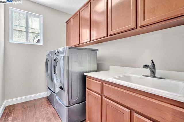 2315 Sabrina Way, Tracy CA: https://media.crmls.org/mediaz/4155aabe-10d0-4d85-a895-37978cac90dd.jpg