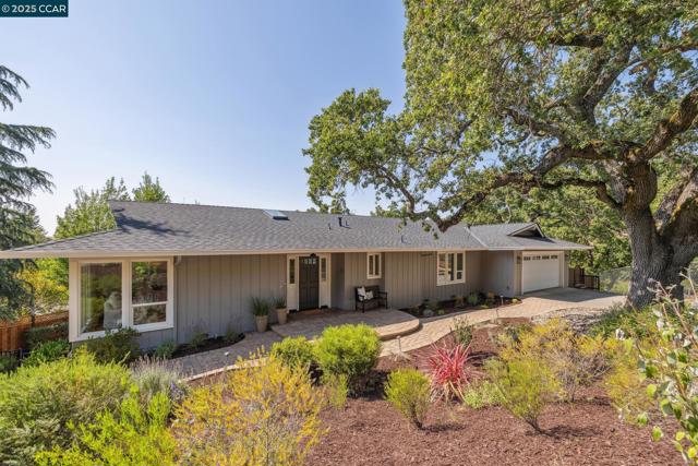 561 Morecroft Road, Lafayette CA: https://media.crmls.org/mediaz/4155b6e2-47d8-4f37-b7fc-44205e852fe8.jpg