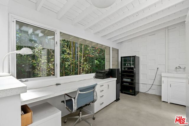 810 Bramble Way, Los Angeles CA: https://media.crmls.org/mediaz/4155cceb-6aee-48c6-94ef-c15ba3163ee9.jpg