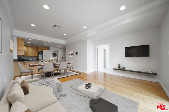 3061 W 12th Place, Los Angeles CA: https://media.crmls.org/mediaz/4155e61e-ac5c-4e87-99b5-051e93e7ee06.jpg
