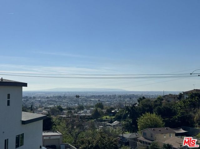 3909 Dobinson Street, Los Angeles CA: https://media.crmls.org/mediaz/41566178-ffee-442f-83bb-4b14d91db765.jpg
