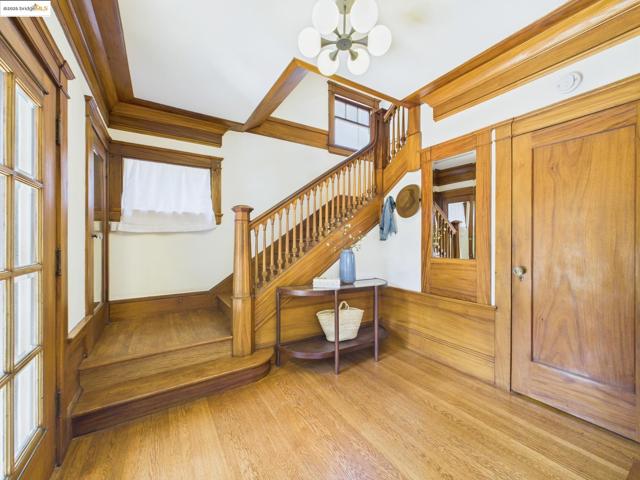 5920 Ivanhoe Rd, Oakland CA: https://media.crmls.org/mediaz/415730ca-20ad-4c46-b671-9d6e1373451d.jpg