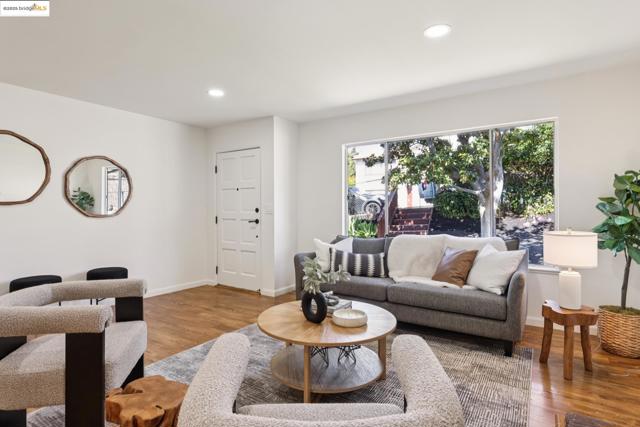 1995 149th Ave, San Leandro CA: https://media.crmls.org/mediaz/41573af0-1652-47db-ab62-03a7384a45fe.jpg
