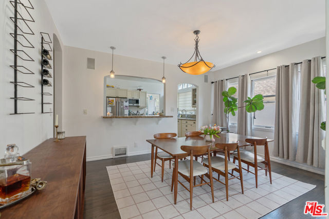 809 S Stanley Avenue, Los Angeles CA: https://media.crmls.org/mediaz/41575682-d80b-43fa-832d-a8adee2ba7c2.jpg