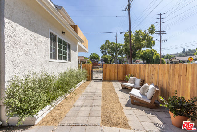 1945 Yosemite Drive, Los Angeles CA: https://media.crmls.org/mediaz/4157a004-8636-4d99-8664-35f40945986f.jpg