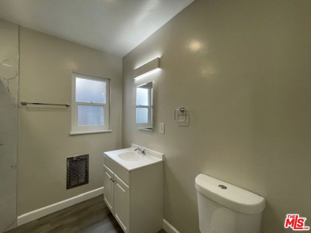 1533 Yale Street, Santa Monica CA: https://media.crmls.org/mediaz/4157be7a-e8f4-4829-9199-d807f0d363b2.jpg