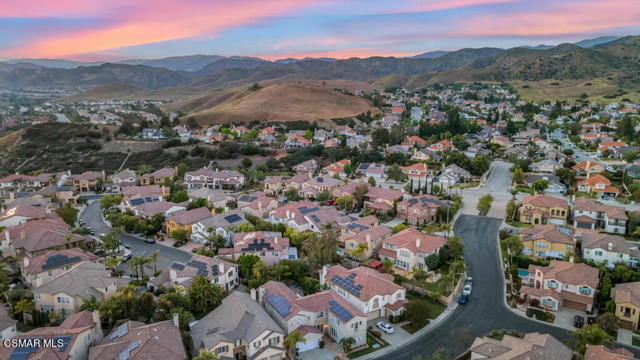5937 Indian Terrace Drive, Simi Valley CA: https://media.crmls.org/mediaz/41587721-4716-427b-a37e-01d31484487b.jpg