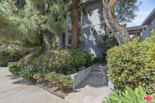 1541 Stoner Avenue, Los Angeles CA: https://media.crmls.org/mediaz/4158f93e-1be5-45e0-a13f-943644fa89aa.jpg